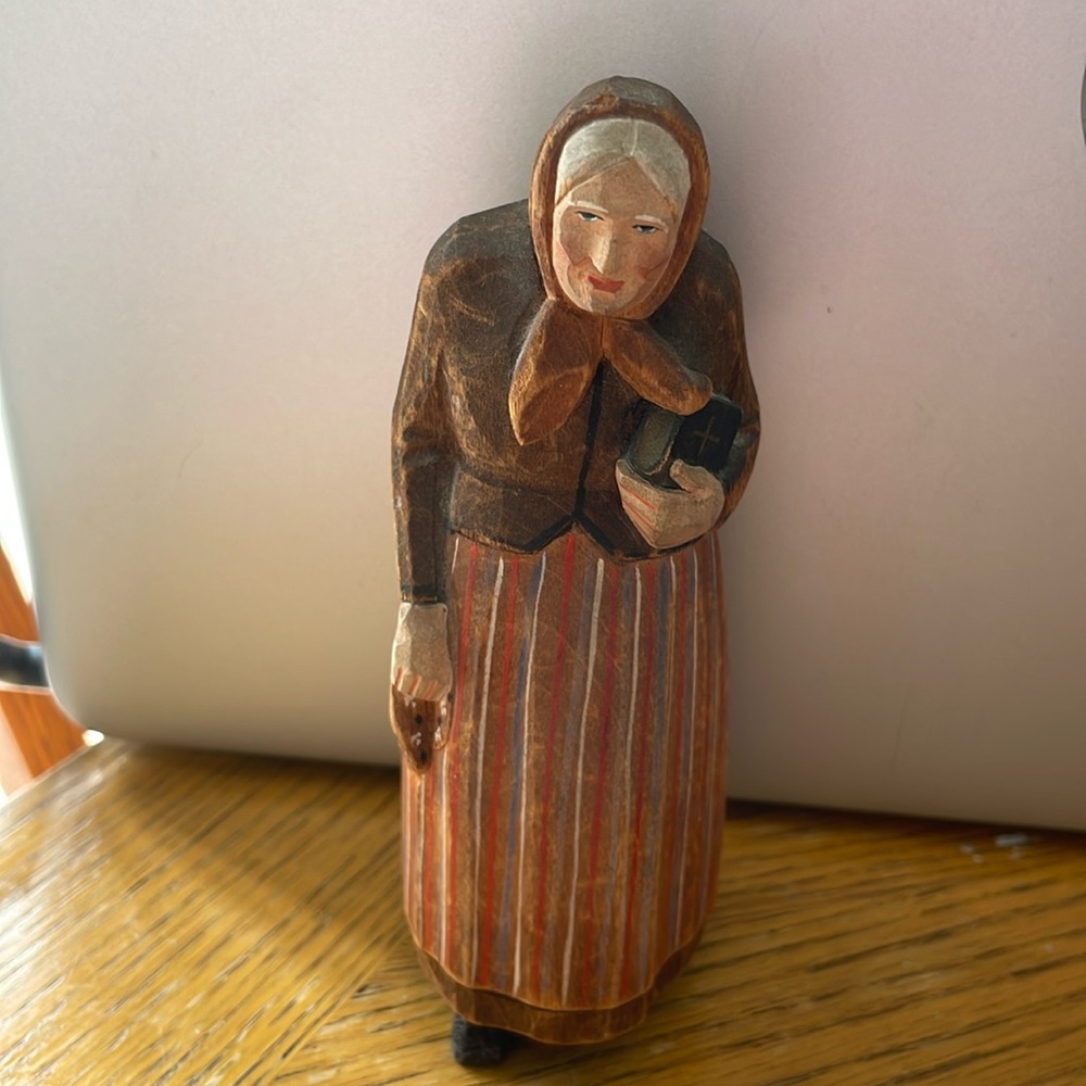 Vintage Scandinavian Carved Elderly Woman With Bible In Her Hand